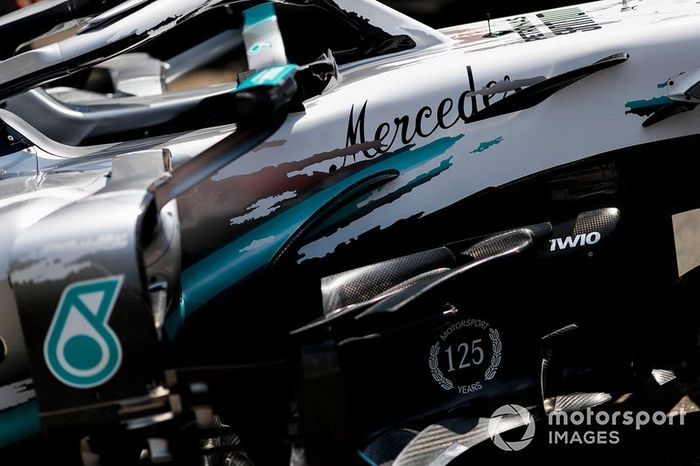 Mercedes AMG F1 W10 con decoración especial de los 125 años en motorsport
