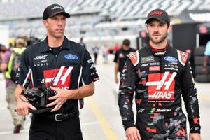 Daniel Suarez, Stewart-Haas Racing, Ford Mustang Haas Automation and Billy Scott