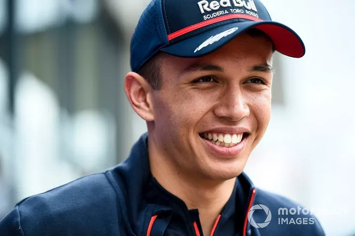 12 - Alexander Albon