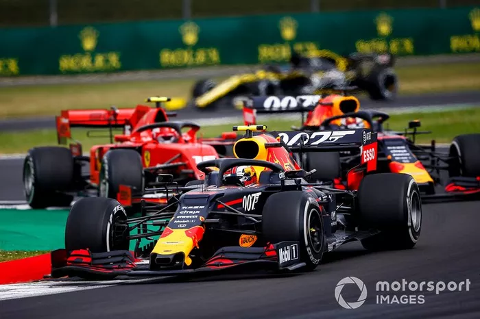 Pierre Gasly, Red Bull Racing RB15, Max Verstappen, Red Bull Racing RB15, y Charles Leclerc, Ferrari SF90