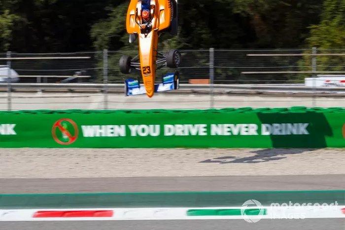 El accidente de Alexander Peroni, Campos Racing, en Monza