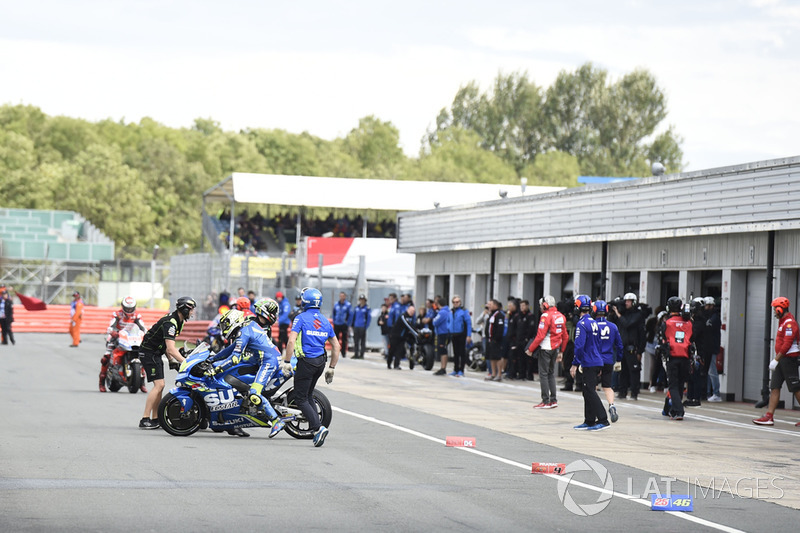 Johann Zarco, Monster Yamaha Tech 3, Andrea Iannone, Team Suzuki MotoGP, Jorge Lorenzo, Ducati Team. Suasana saat sesi ditunda