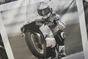 Nicky Hayden'ın bisiklet kazasının olduğu noktaya ziyaret