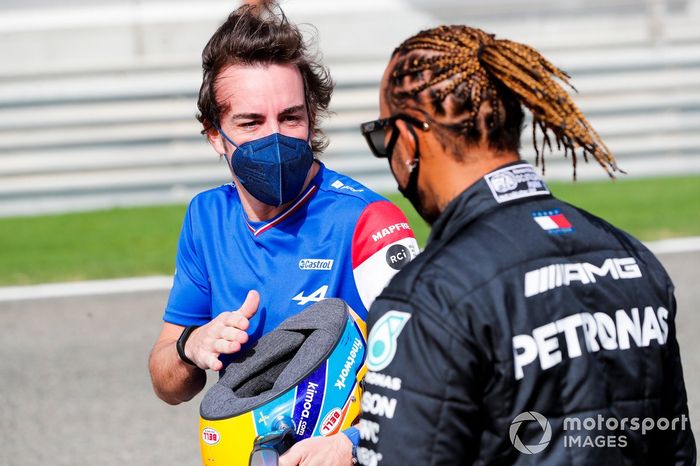 Fernando Alonso, Alpine F1 y Lewis Hamilton, Mercedes 