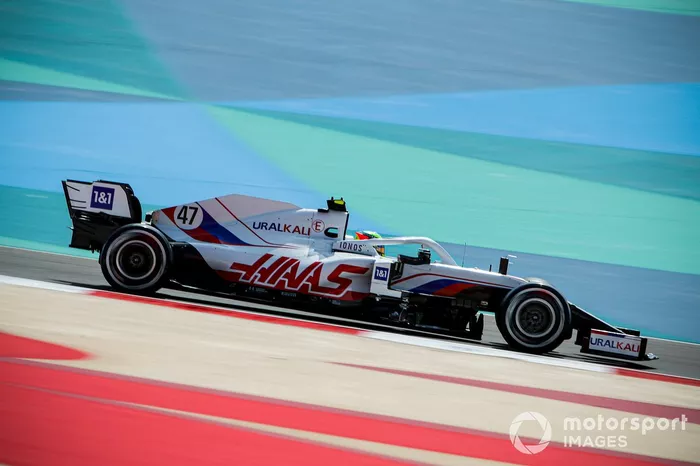 Lateral: Haas VF-21 