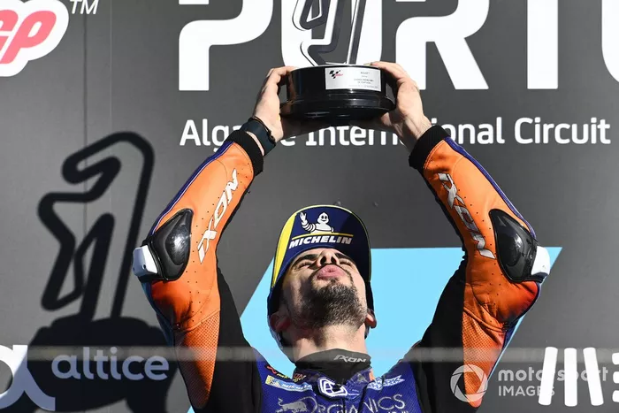 Ganador de la carrera Miguel Oliveira, Red Bull KTM Tech 3