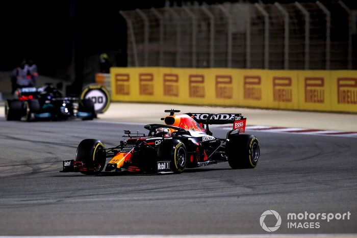 Max Verstappen, Red Bull Racing RB16B, Lewis Hamilton, Mercedes W12