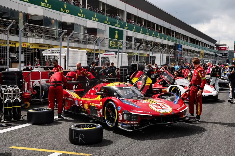 #51 AF Corse Ferrari 499P : Alessandro Pier Guidi, James Calado, Antonio Giovinazzi