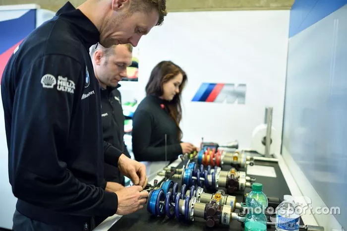 Preparação da BMW para as 24 horas de Le Mans