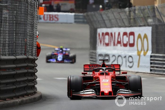 Sebastian Vettel, Ferrari SF90, Alexander Albon, Toro Rosso STR14
