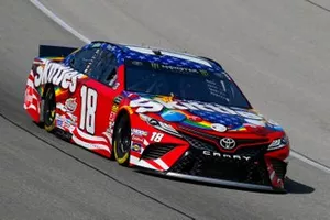 Kyle Busch, Joe Gibbs Racing, Toyota Camry Skittles Red, White & Blue