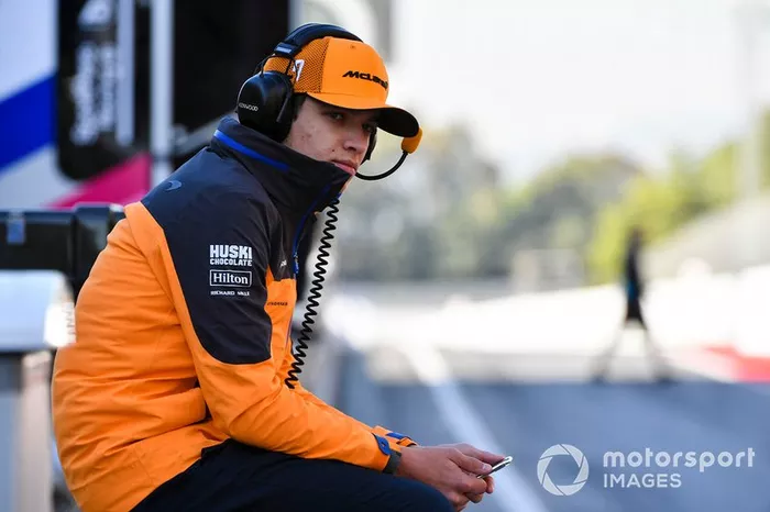 Lando Norris, McLaren, en el muro