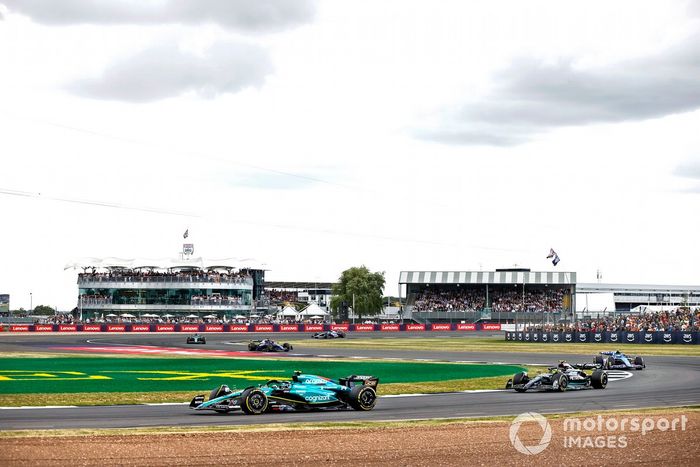 Fernando Alonso, Aston Martin AMR23, Lewis Hamilton, Mercedes F1 W14