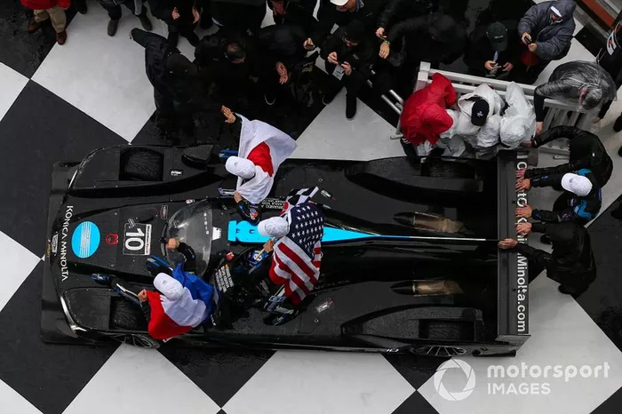 #10 Wayne Taylor Racing Cadillac DPi: Renger Van Der Zande, Jordan Taylor, Fernando Alonso, Kamui Kobayashi