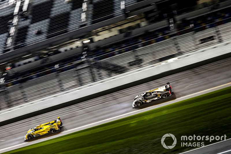 #85 JDC-Miller Motorsports Cadillac DPi, DPi: Misha Goikhberg, Tristan Vautier, Devlin DeFrancesco, Rubens Barrichello, #5 Action Express Racing Cadillac DPi: Joao Barbosa, Filipe Albuquerque, Christian Fittipaldi