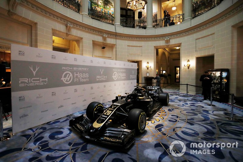 El Haas F1 Team VF-18 con la decoración 2019