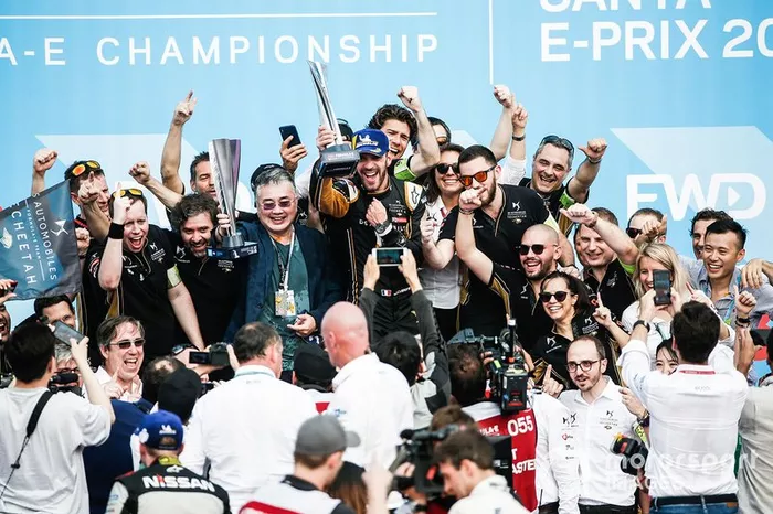 El equipo DS TECHEETAH con el ganador
