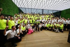 Lewis Hamilton, Mercedes, 1st position, Valtteri Bottas, Mercedes, 3rd position, Tiffany Cromwell, Suzie Wolff and the Mercedes team celebrate victory