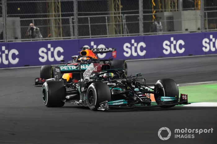 Lewis Hamilton, Mercedes W12, Max Verstappen, Red Bull Racing RB16B