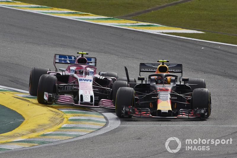 Accrochage entre Max Verstappen, Red Bull Racing RB14, et Esteban Ocon, Racing Point Force India VJM11