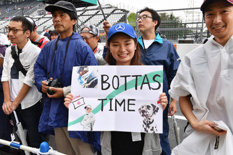 Valtteri Bottas, Mercedes AMG F1 fan and banner
