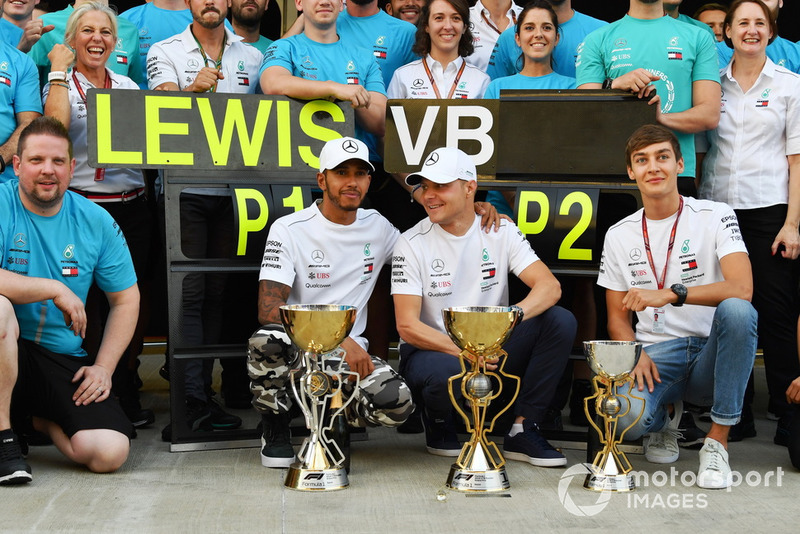 Ünneplés a garázs előt - Szocsi - Orosz Nagydíj - F1 2018