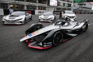 سيارة فريق نيسان