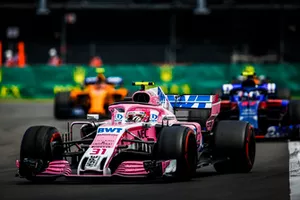 Esteban Ocon, Racing Point Force India VJM11, devant Pierre Gasly, Scuderia Toro Rosso STR13
