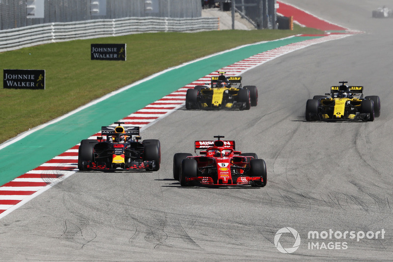 Sebastian Vettel, Ferrari SF71H ve Daniel Ricciardo, Red Bull Racing RB14