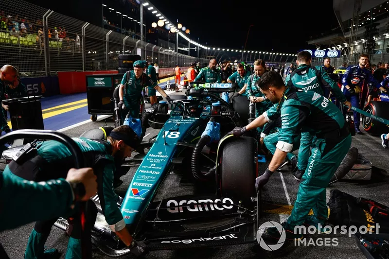 Lance Stroll, Aston Martin AMR24, sur la grille de départ