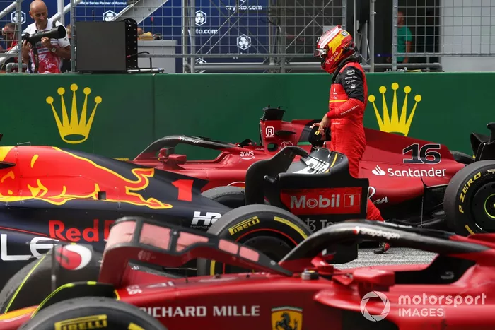 Carlos Sainz, Ferrari, 3ª posición, en Parc Ferme tras la carrera Sprint