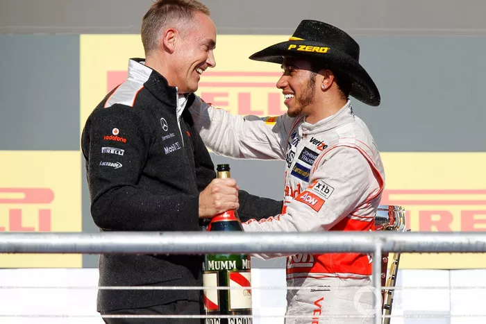 Podio: Martin Whitmarsh, director del equipo, McLaren, y el ganador de la carrera Lewis Hamilton, McLaren