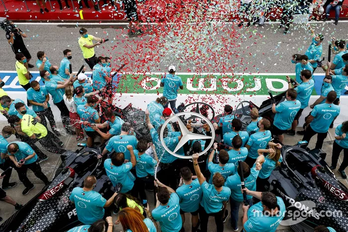 El equipo Mercedes-AMG F1 celebra el séptimo título de constructores