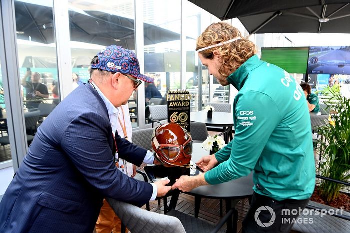 Sebastian Vettel, Aston Martin con el premio