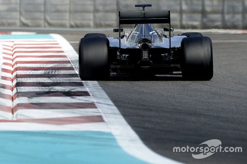 Pascal Wehrlein, Mercedes AMG F1 con las nuevas Pirelli 2017