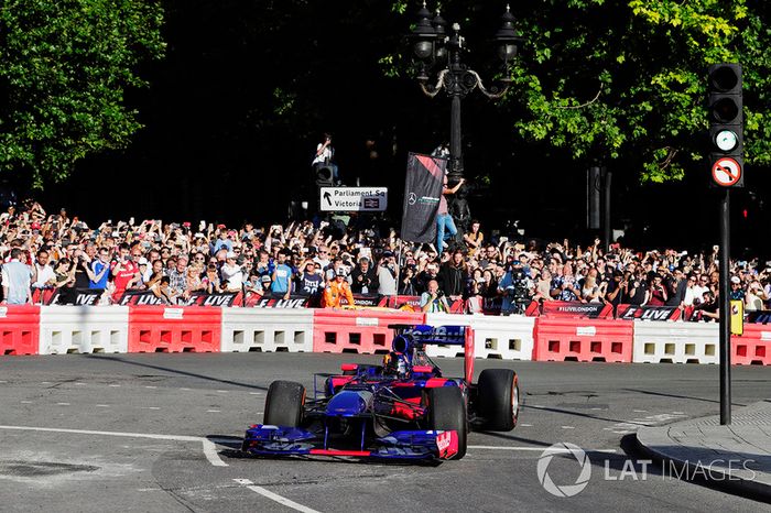 Carlos Sainz Jr., Scuderia Toro Rosso