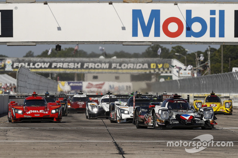 Start: #13 Rebellion Racing, ORECA 07: Neel Jani, Sébastien Buemi, Nick Heidfeld, führt