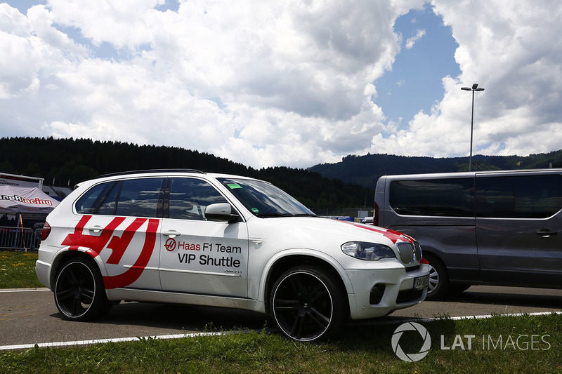 Автомобиль BMW команды Haas F1