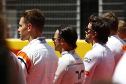 Stoffel Vandoorne, McLaren, Felipe Massa, Williams, Fernando Alonso, McLaren, lors de l'hymne national