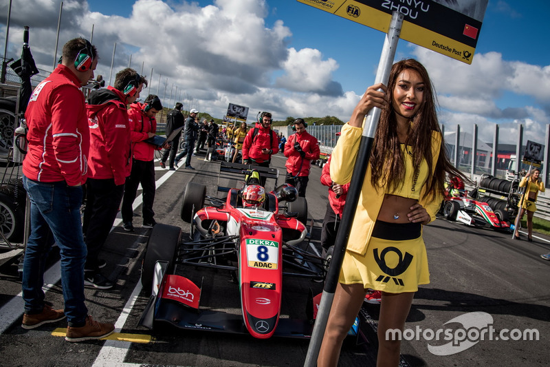 Grid girl, Guan Yu Zhou, Prema Powerteam, Dallara F317 - Mercedes-Benz