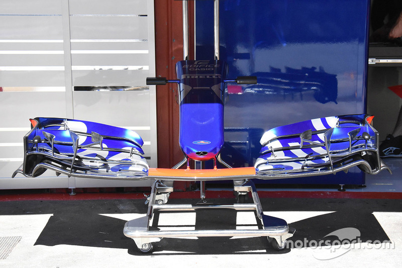 Aileron avant de la Scuderia Toro Rosso STR12