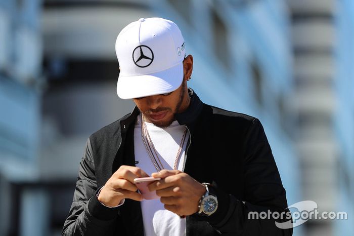 Enquanto que Lewis Hamilton fez apenas o quarto melhor tempo.