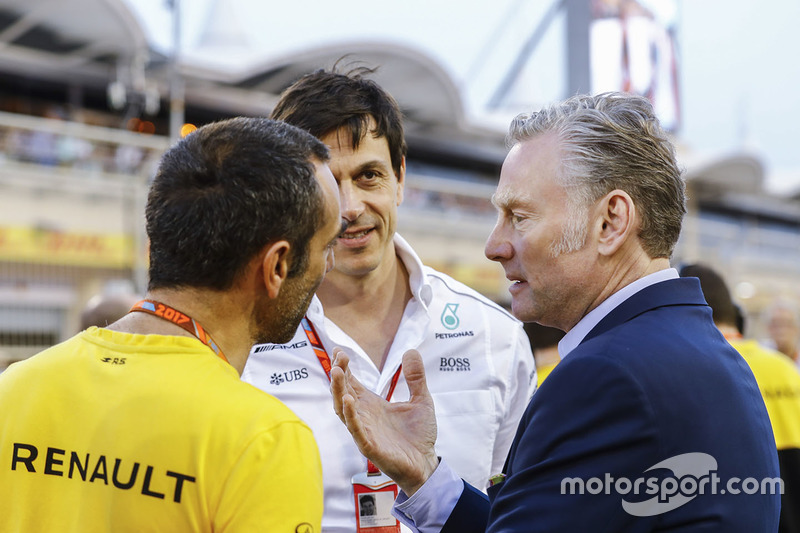 Cyril Abiteboul, directeur général Renault Sport F1 Team, Toto Wolff, directeur exécutif Mercedes AMG, et Sean Bratches, manager des opérations commerciales Formula One Group