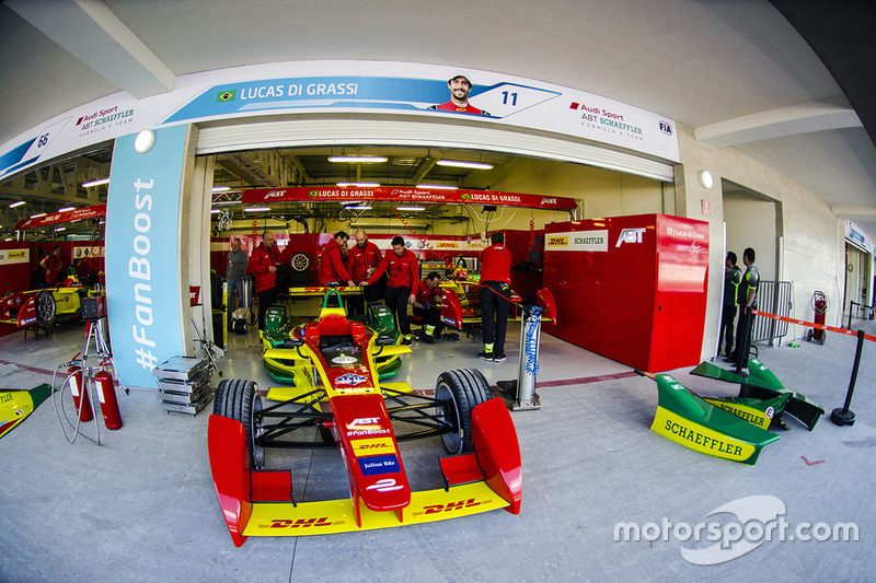 Auto de Lucas di Grassi, ABT Schaeffler Audi Sport en el garaje