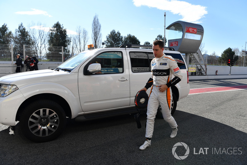 Stoffel Vandoorne, McLaren returns to the pits