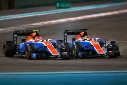 Esteban Ocon, Manor MRT05 à la lutte avec Pascal Wehrlein, Manor MRT05