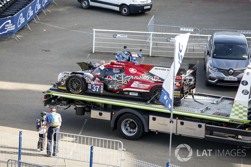 Remains of #37 Jackie Chan DC Racing Oreca 07 Gibson: Jazeman Jaafar, Weiron Tan, Nabil Jeffri, returning to the pits