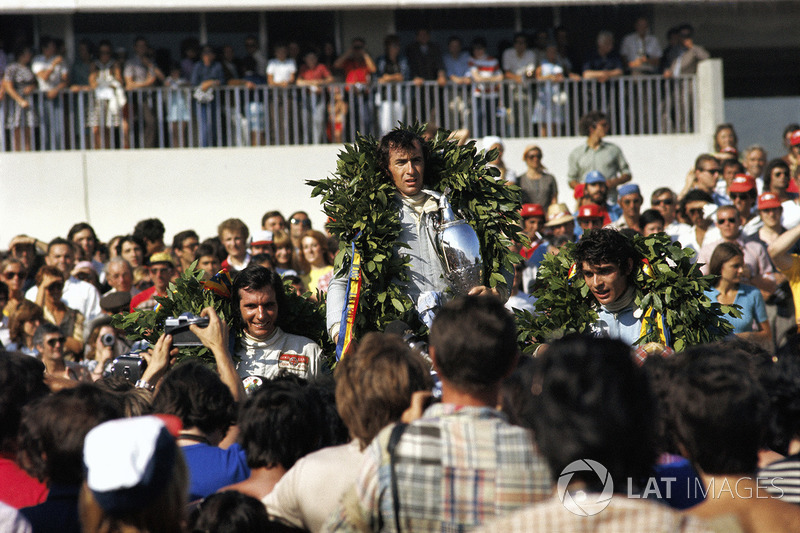 Podio: el ganador Jackie Stewart, el segundo Francois Cevert, el tercero Emerson Fittipaldi