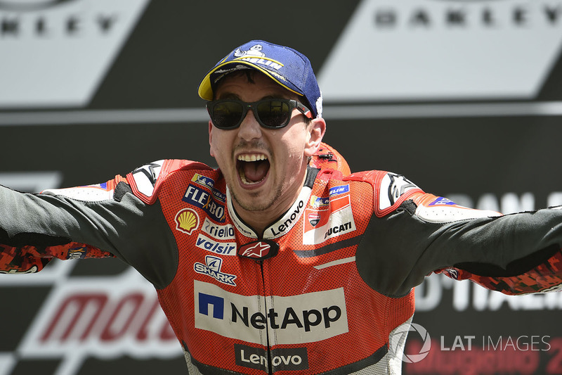 Sur le podium : le vainqueur Jorge Lorenzo, Ducati Team