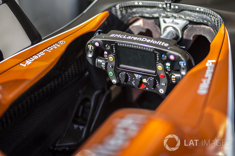 McLaren MCL32 steering wheel